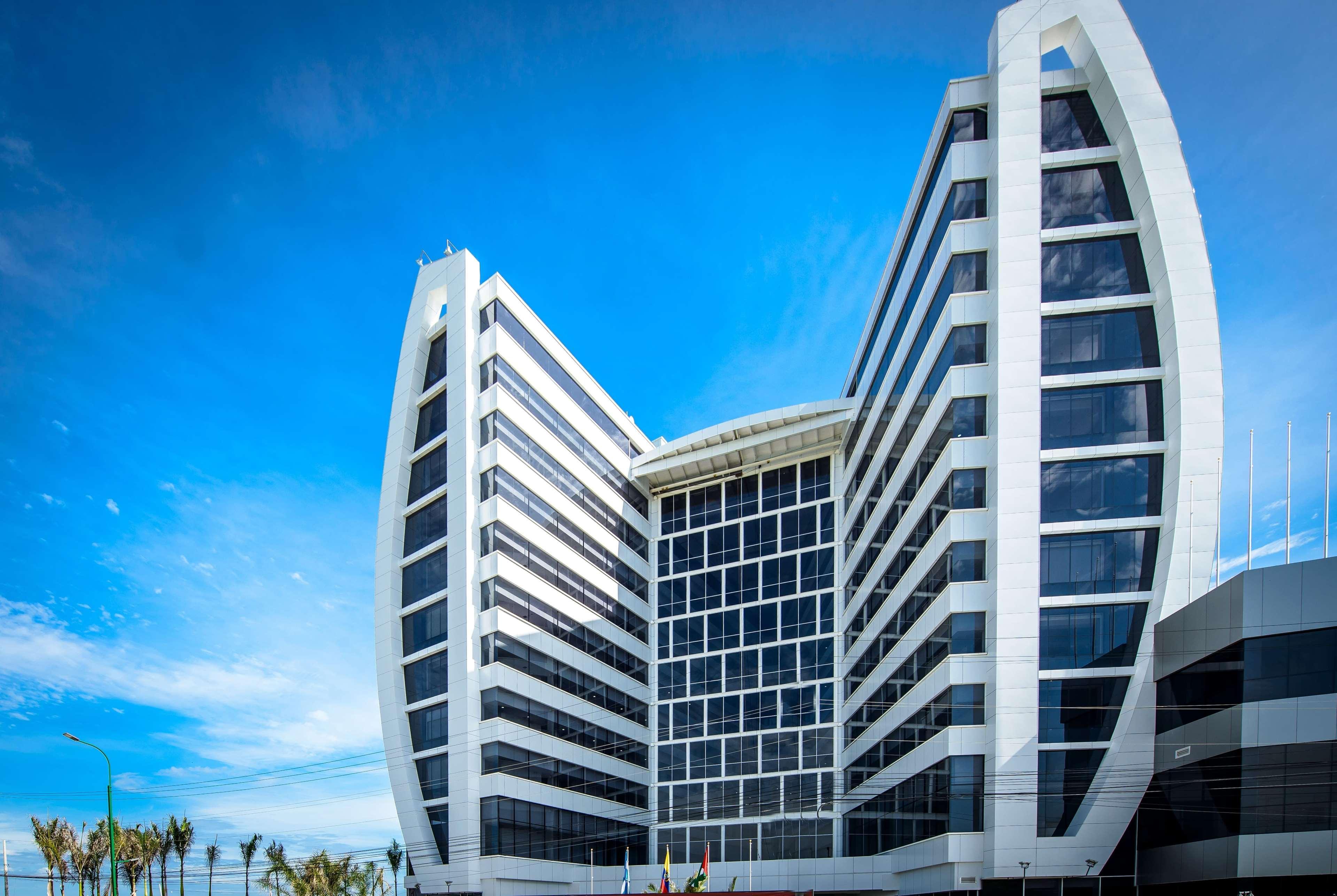 Wyndham Manta Sail Plaza Hotel And Convention Center Exterior photo